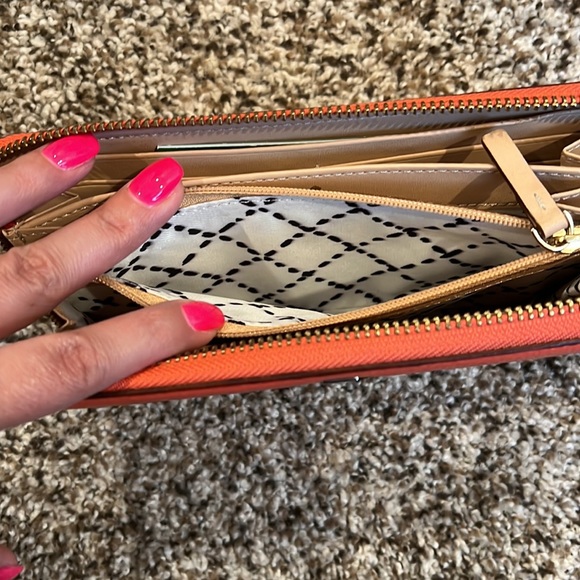 Rarely used Kate Spade Leather Wallet - Picture 4 of 8